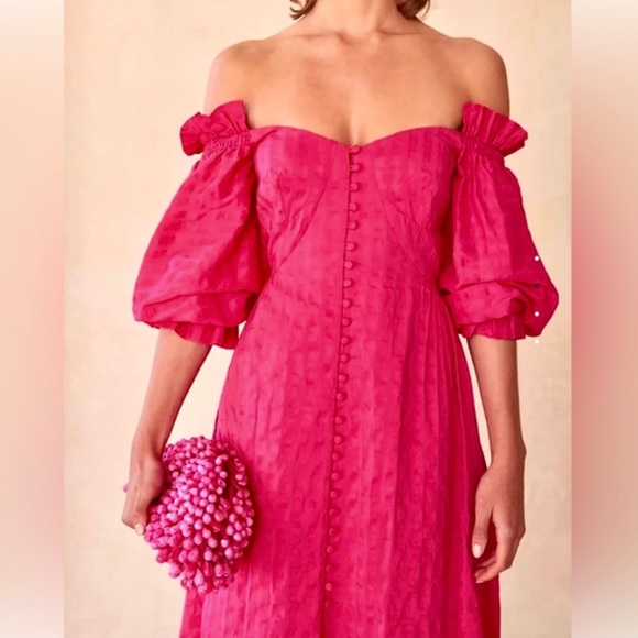 ๐บ๐HP๐๐บ NWT Cult Gaia Simona Off-The-Shoulder Ruffled Midi Dress Dragonfruit - Picture 10 of 16